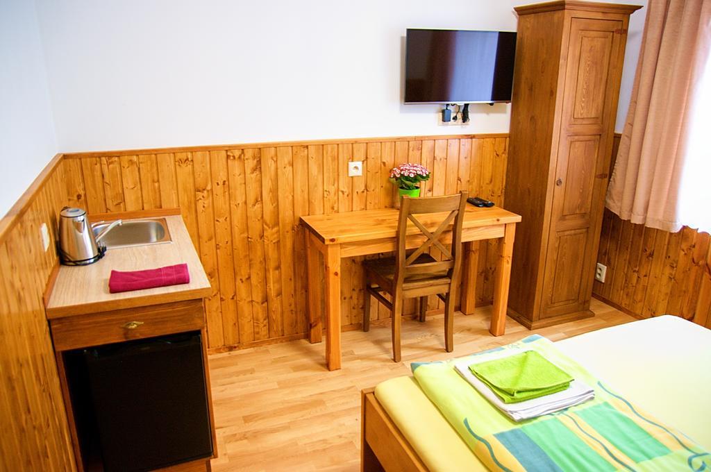 Vila Pod Branou Poprad Exterior photo
